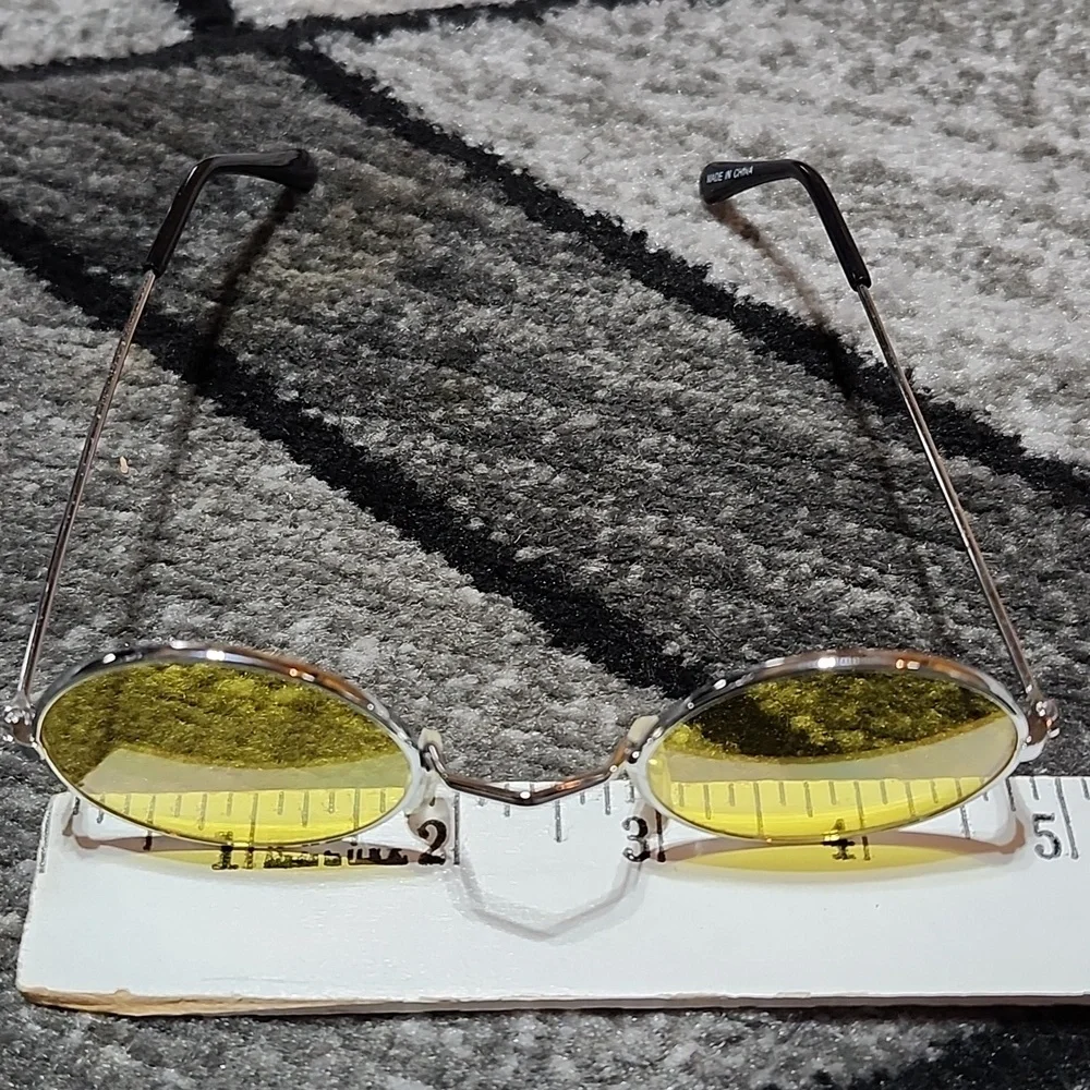 VINTAGE UNIQUE KIDS UNISEX METAL-FRAMED ROUND COLORED TINTED LENNON SUNGLASSES
